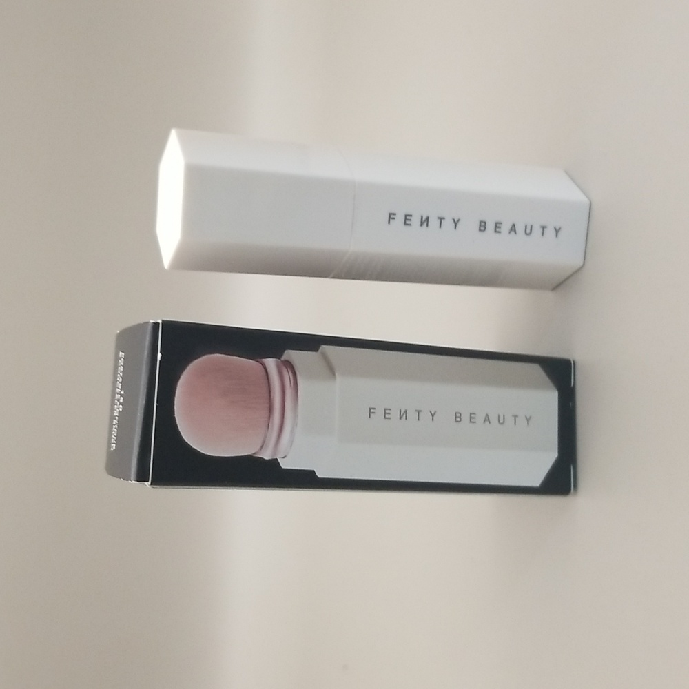 Fenty Beauty Portable Contour and Concealer Brush.